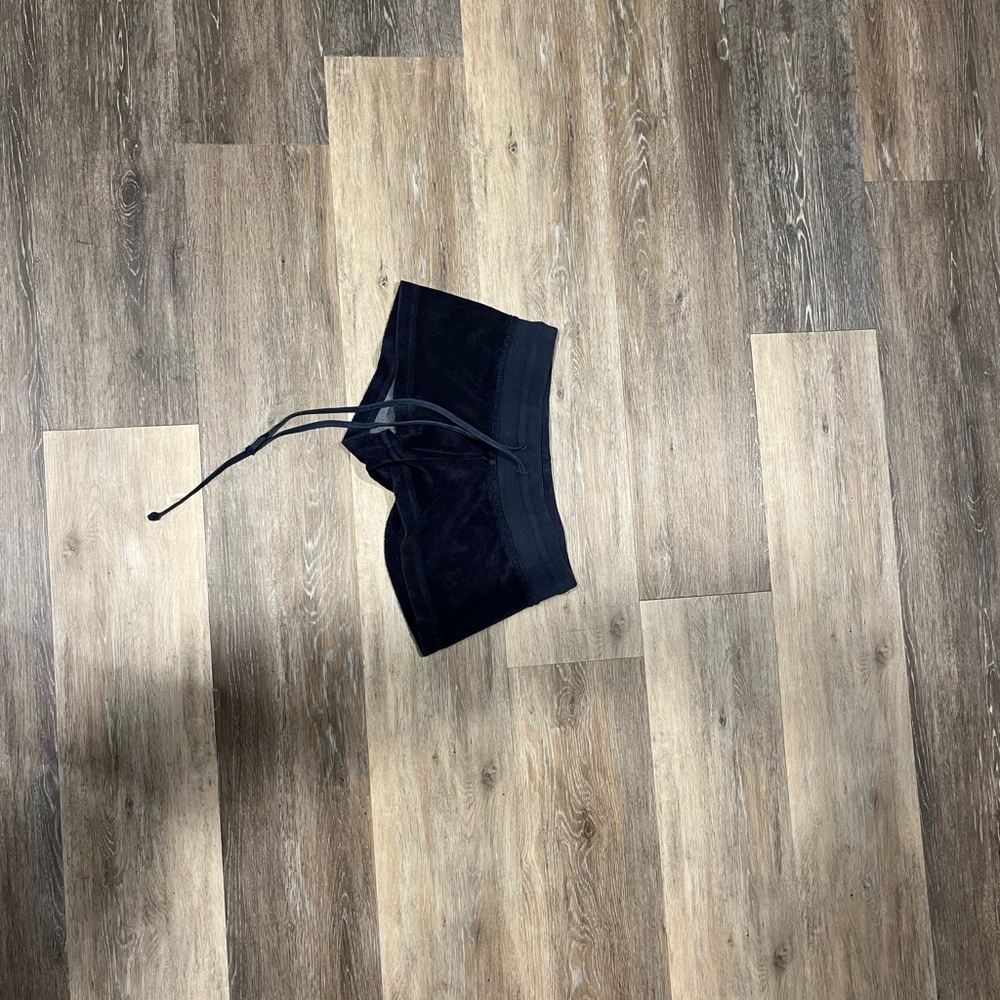 Hard tail shorts